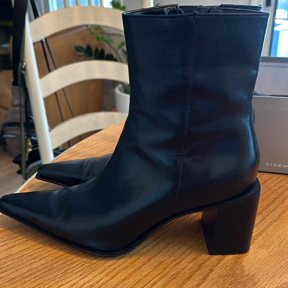 Fun leather boot just over the ankle.